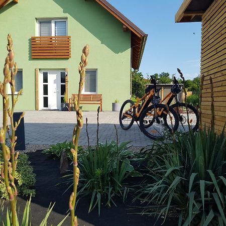 Holiday Home Znojmo W/ Wellness & Wine Exterior photo