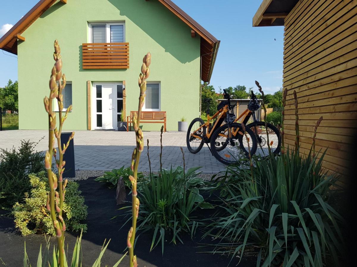 Holiday Home Znojmo W/ Wellness & Wine Exterior photo