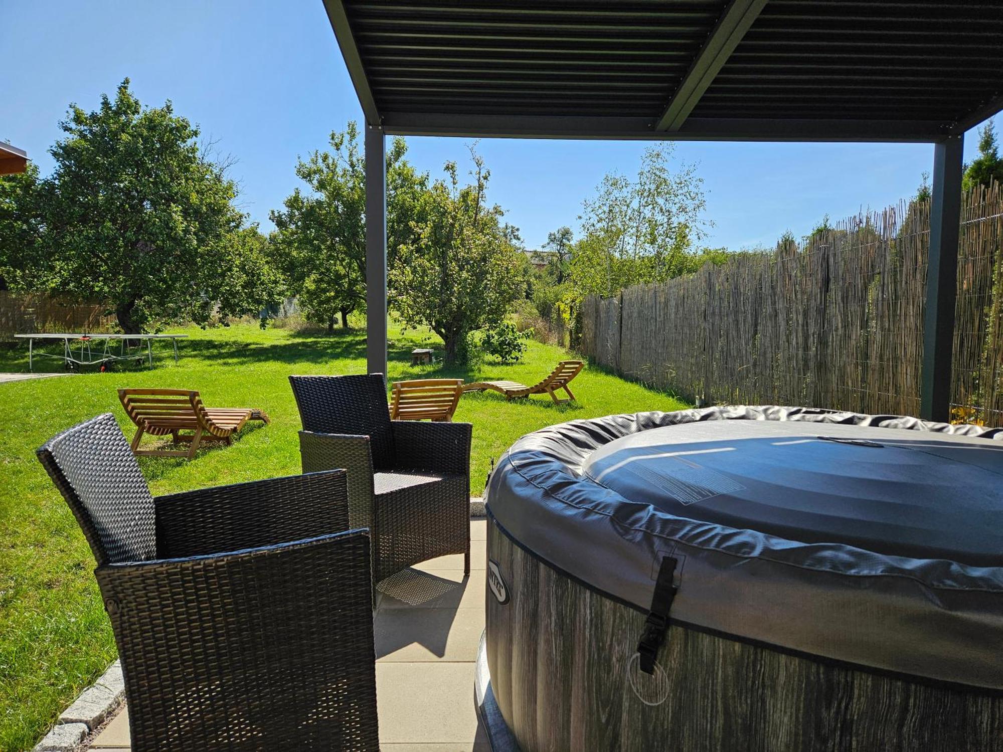 Holiday Home Znojmo W/ Wellness & Wine Exterior photo